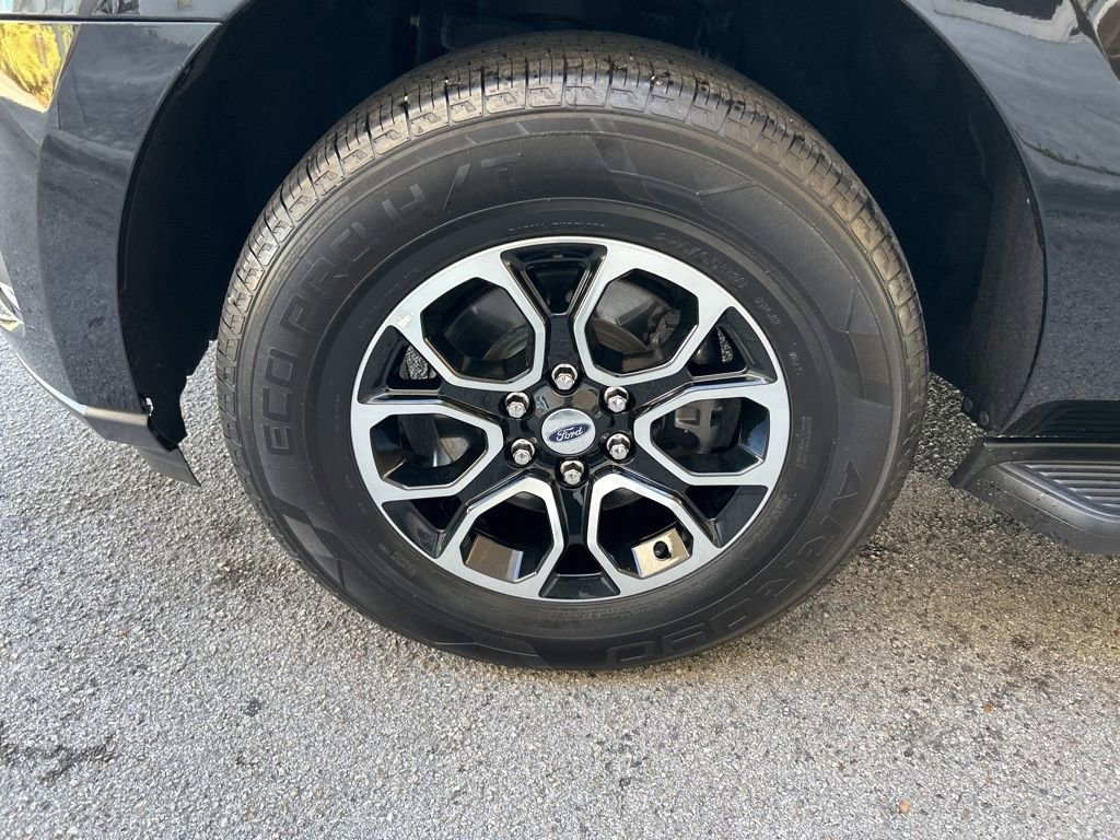 Used 2024 Ford Expedition Max XLT image 13