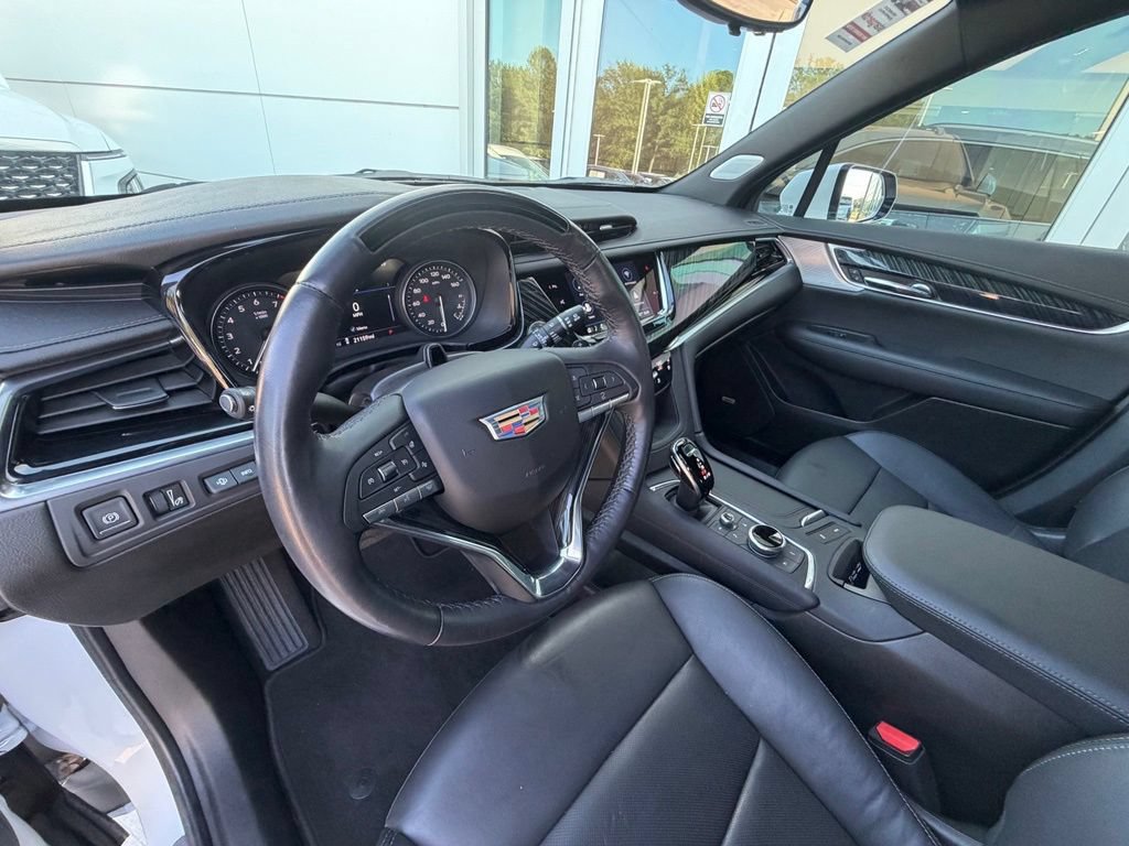 Used 2025 Cadillac XT6 Premium Luxury w/ Technology Package FWD image 11