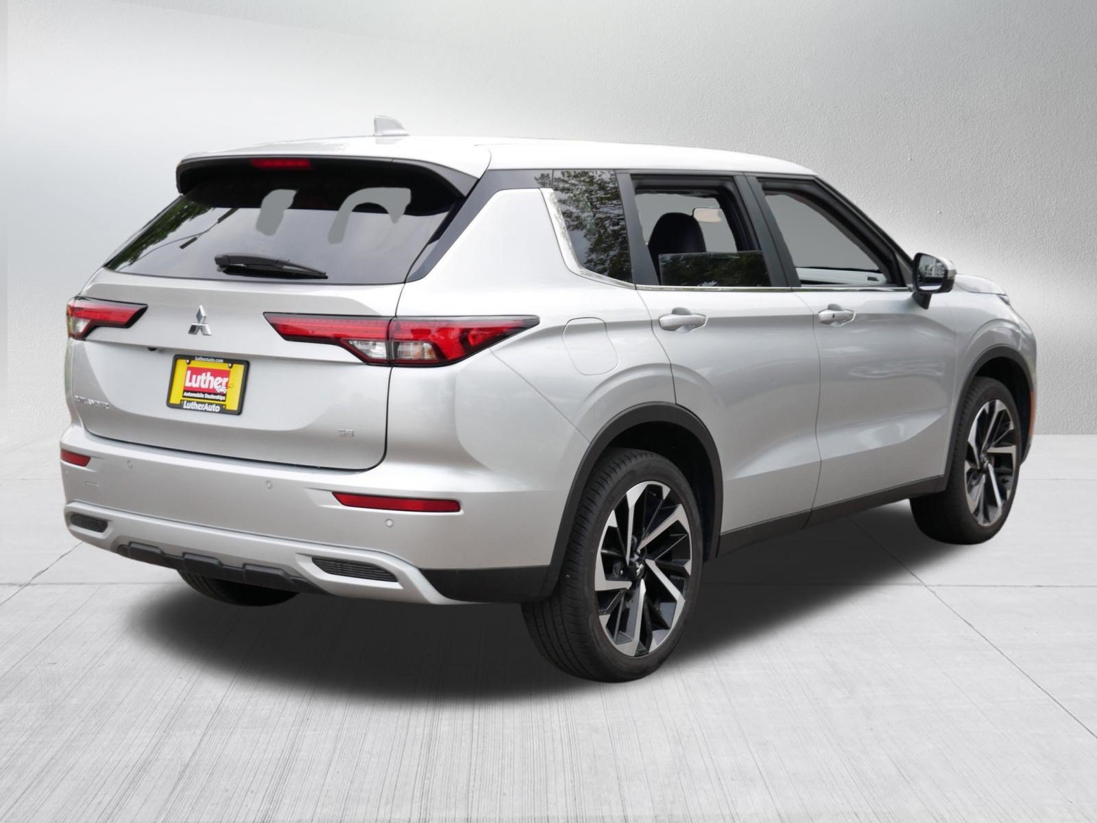 Used 2024 Mitsubishi Outlander SE AWD/4WD image 7
