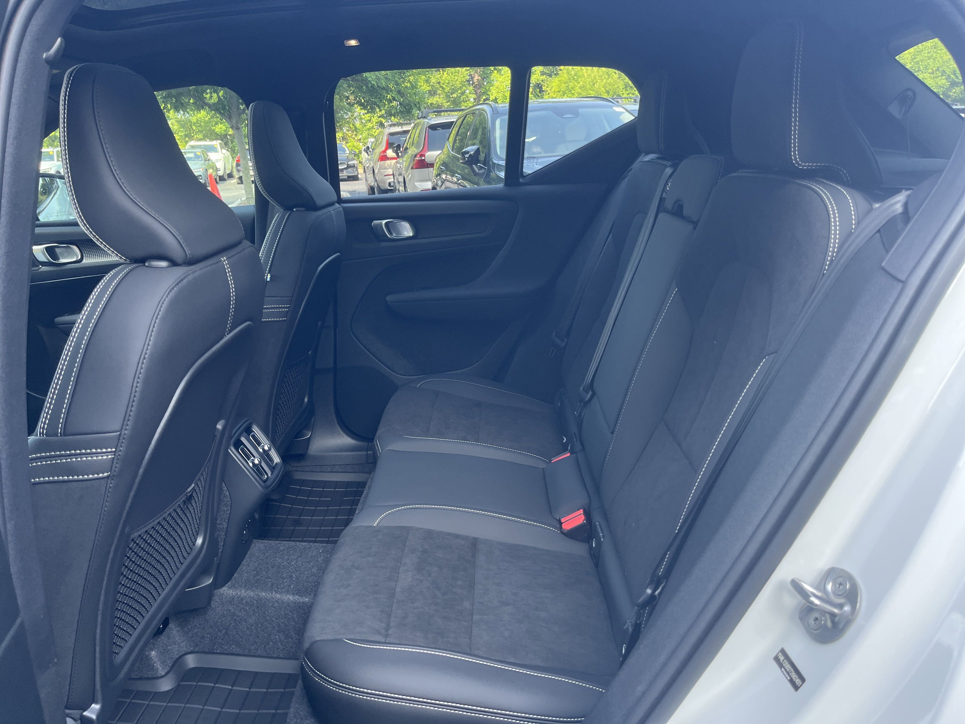 Used 2026 Volvo XC40 B5 Ultra w/ Protection Package Premier image 33