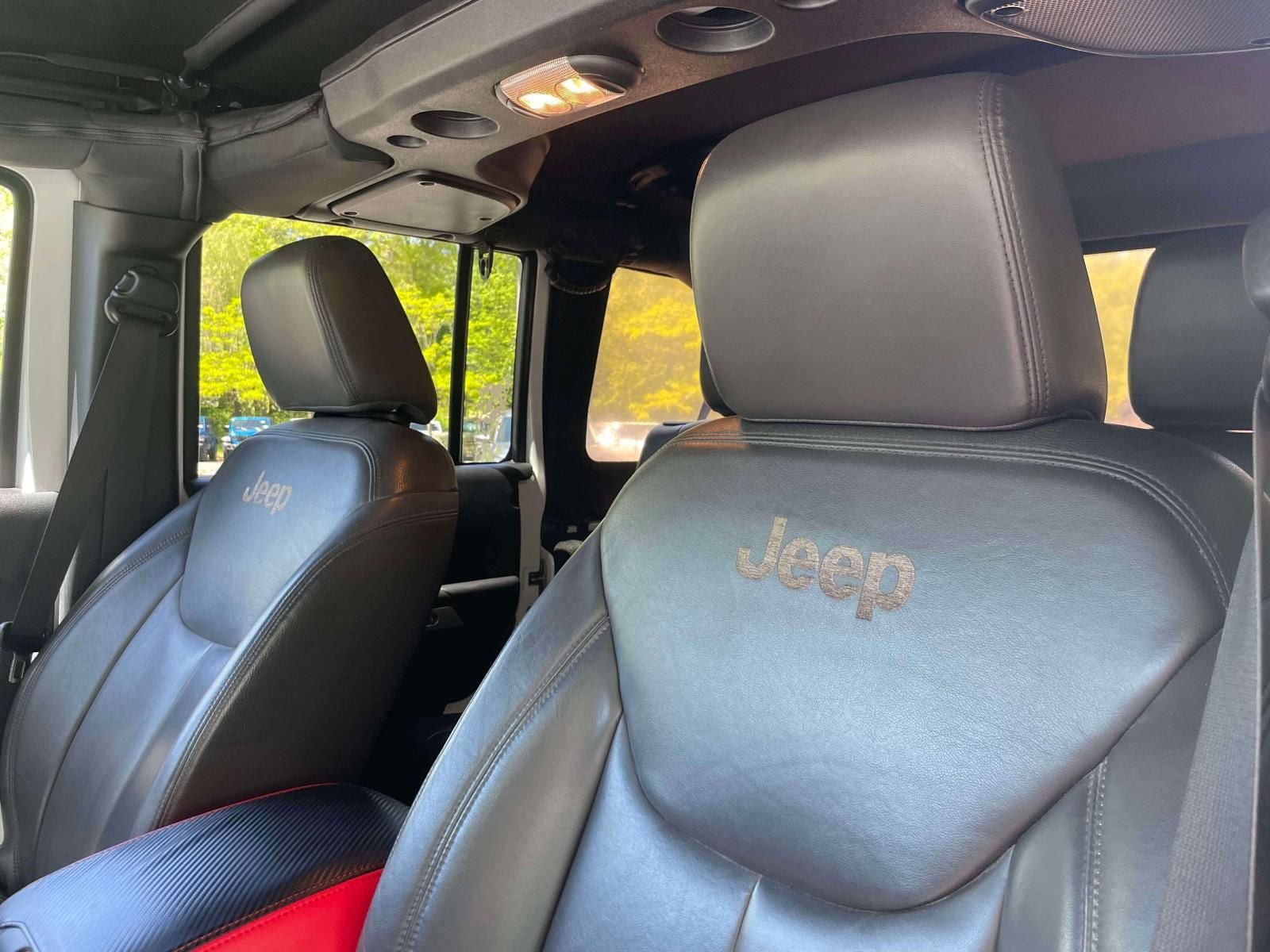 Used 2015 Jeep Wrangler Unlimited Sahara w/ Connectivity Group AWD/4WD image 19