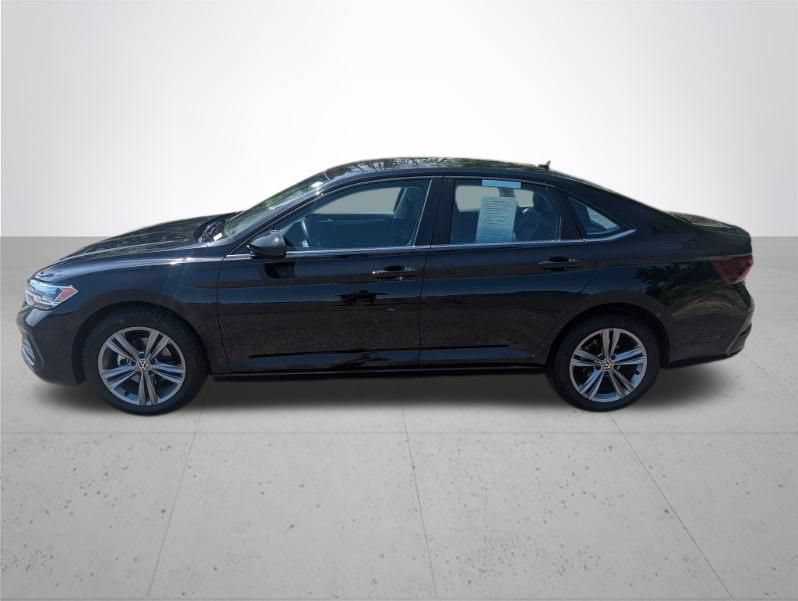 Used 2024 Volkswagen Jetta SE FWD image 3