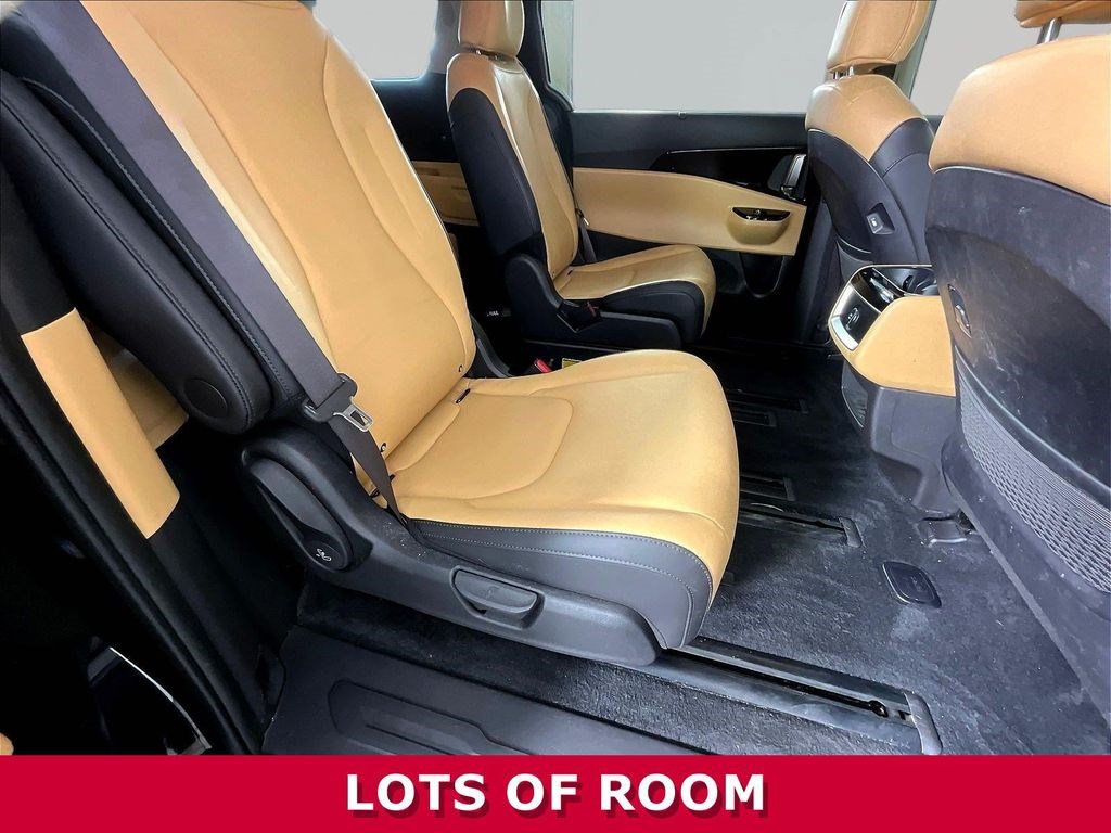 Used 2024 Kia Carnival EX FWD image 23
