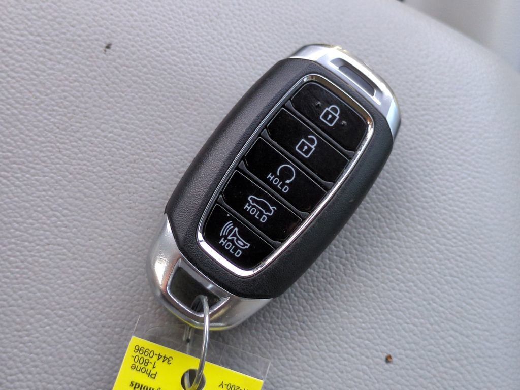 Used 2023 Hyundai Elantra Limited FWD image 27