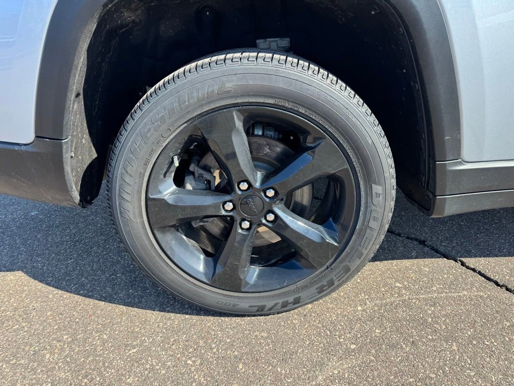 Used 2024 Jeep Grand Cherokee L Altitude image 3