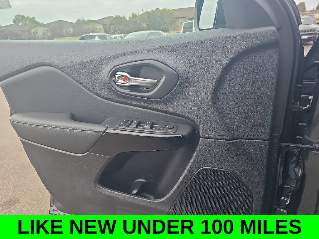 Used 2023 Jeep Cherokee Altitude Lux AWD/4WD image 27