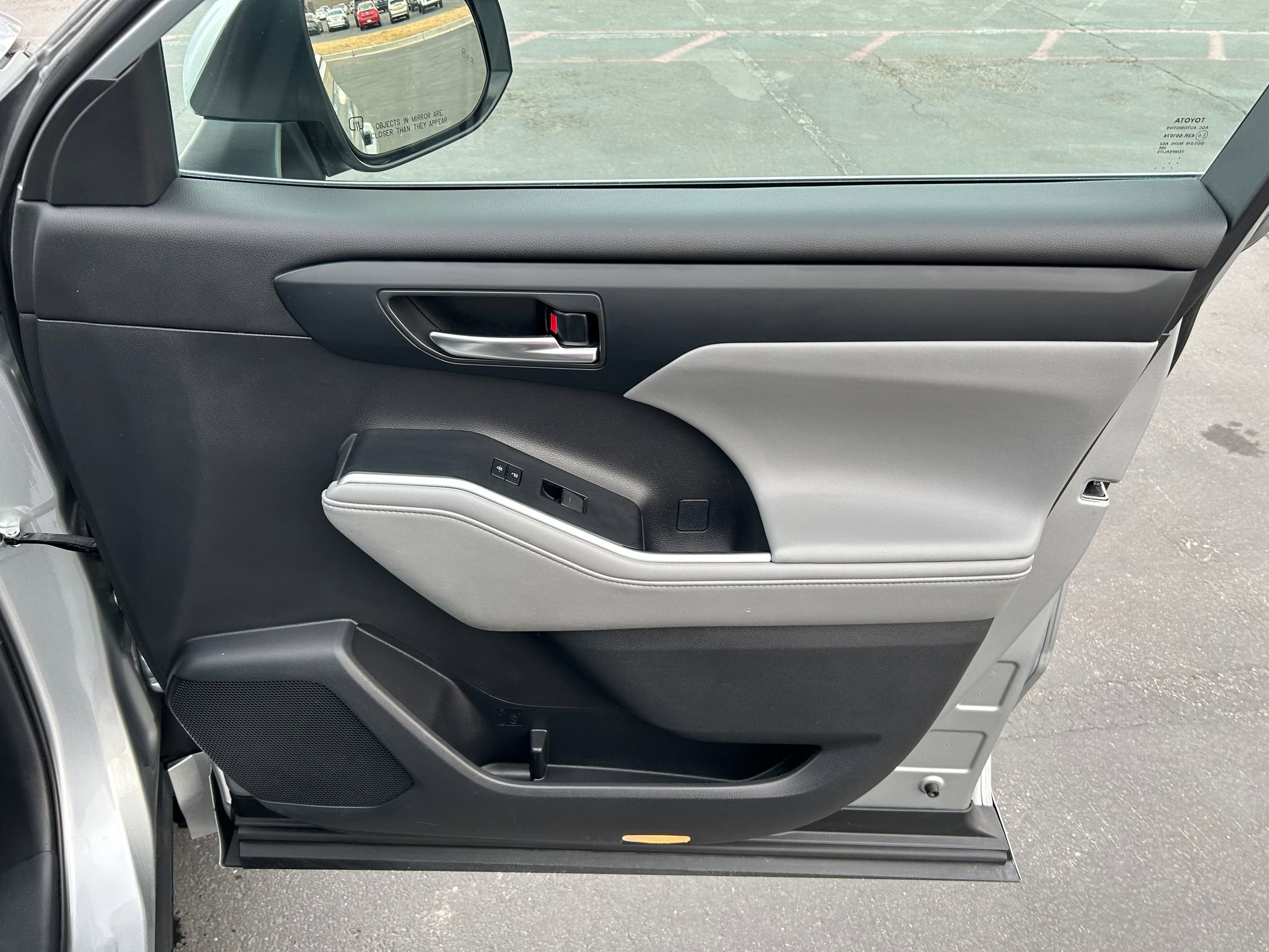 Used 2021 Toyota Highlander XLE image 26