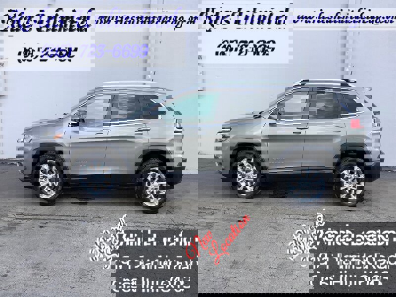Used 2019 Jeep Cherokee Latitude w/ Cold Weather Group image 3