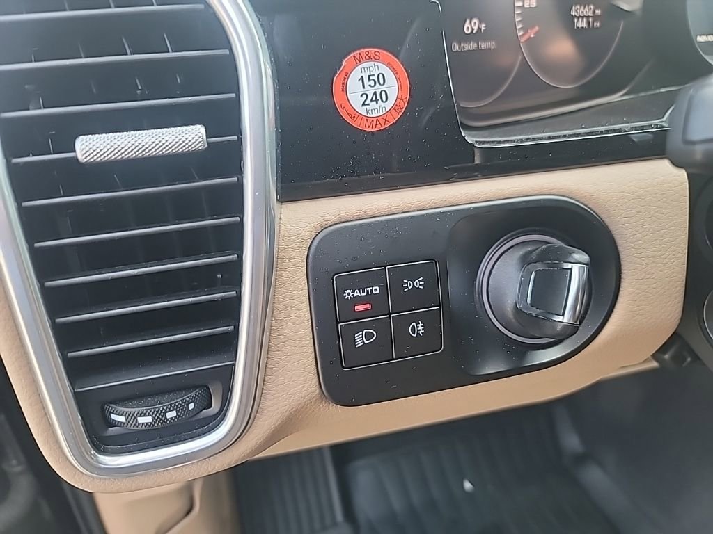 Used 2022 Porsche Cayenne AWD/4WD image 13