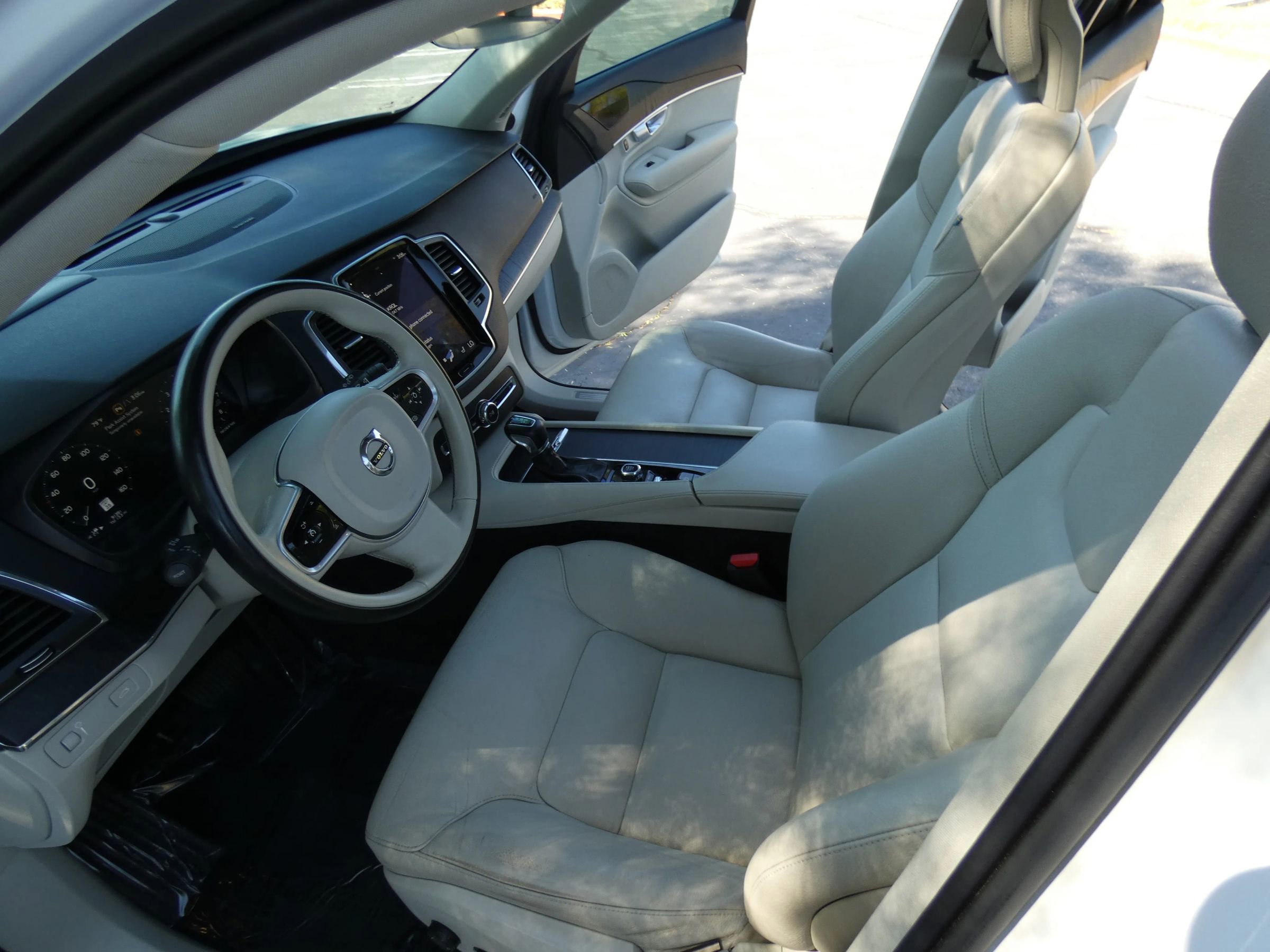 Used 2020 Volvo XC90 T6 Momentum image 60