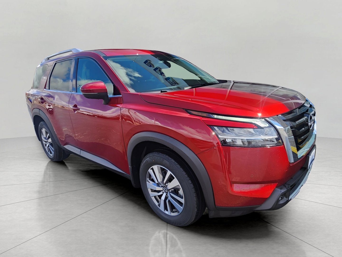 Used 2022 Nissan Pathfinder SL AWD/4WD image 1
