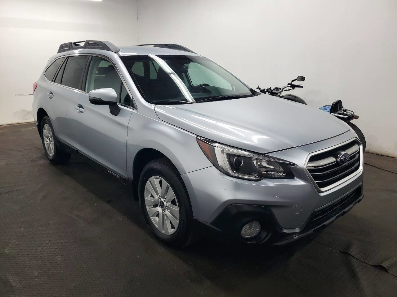 Used 2019 Subaru Outback 2.5i Premium w/ Popular Package #2 AWD/4WD image 3