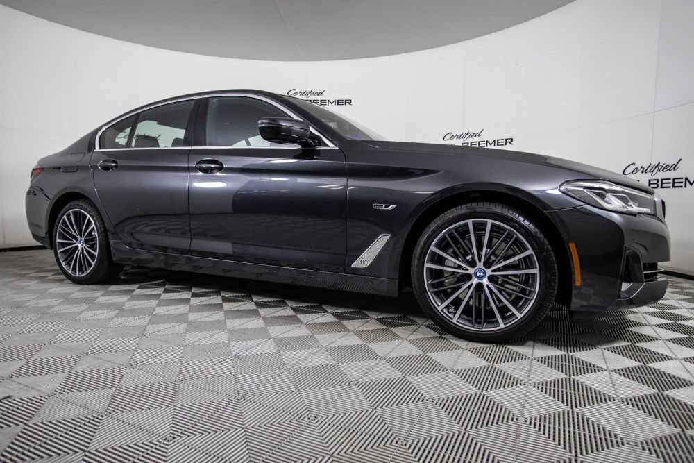 Used 2023 BMW 530e w/ Convenience Package RWD image 2