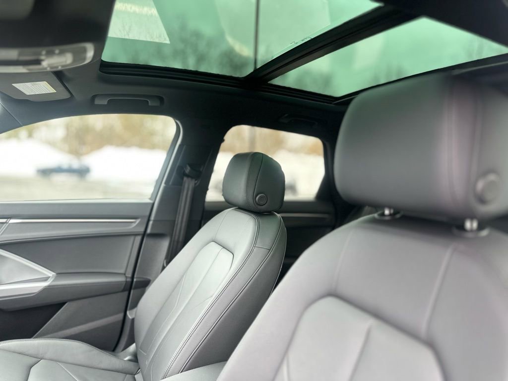 Used 2025 Audi Q3 2.0T Premium w/ Convenience Package image 16