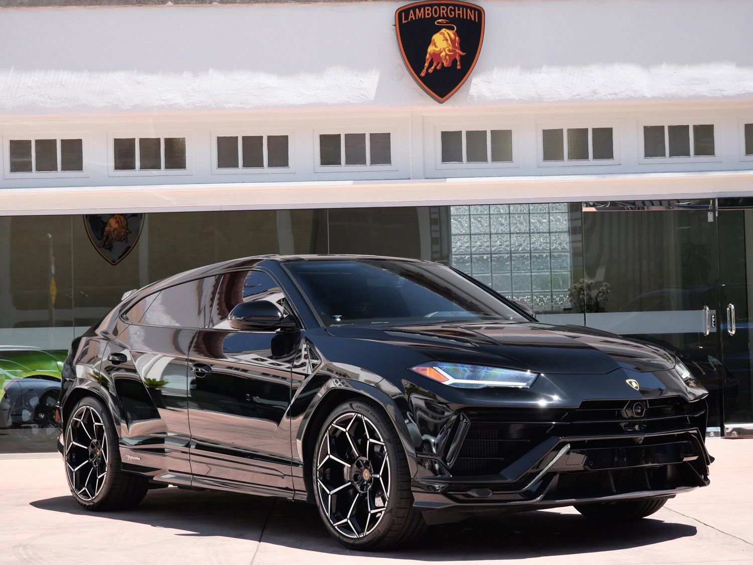 Used 2023 Lamborghini Urus Performante AWD/4WD image 1