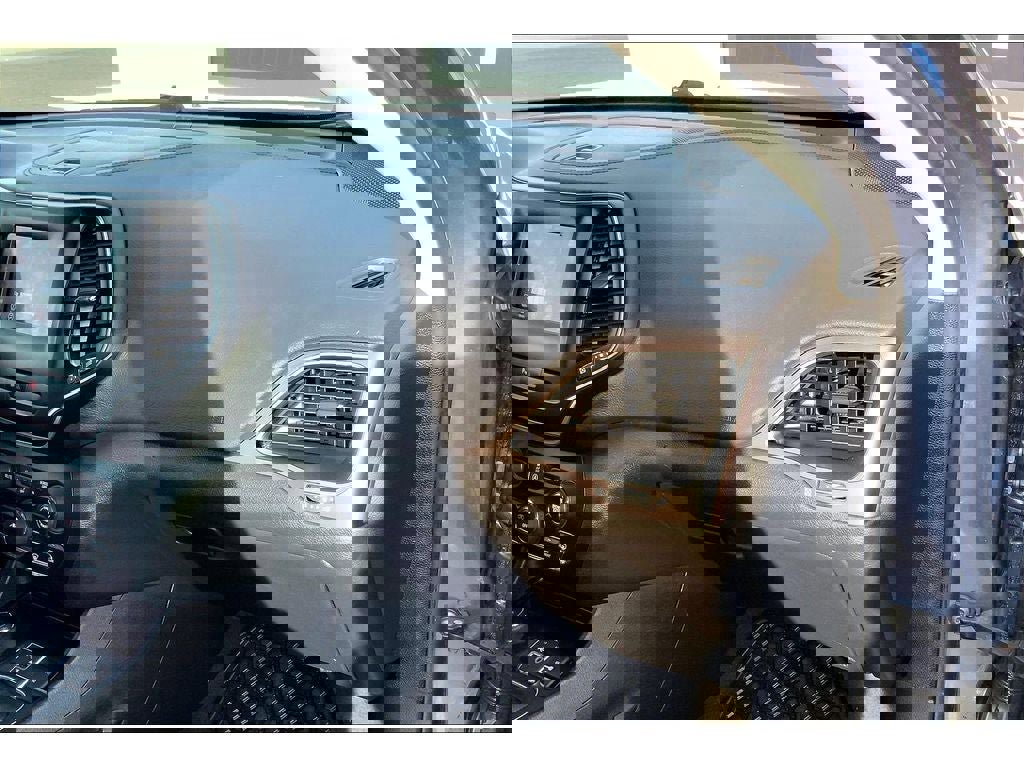 Used 2020 Jeep Cherokee Latitude Plus w/ Cold Weather Group image 18