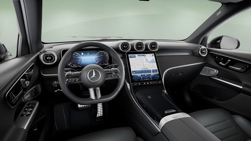 Used 2026 Mercedes-Benz GLC 300 image 2