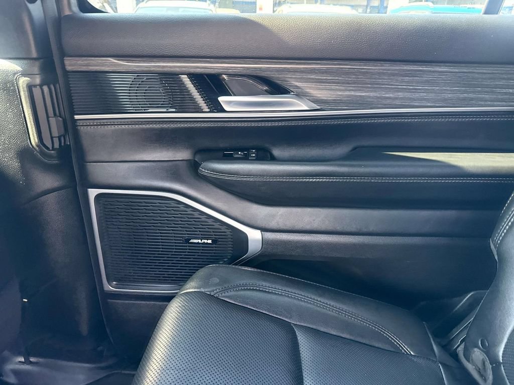 Used 2024 Jeep Wagoneer L Series II w/ Flexible Seating Group RWD image 13