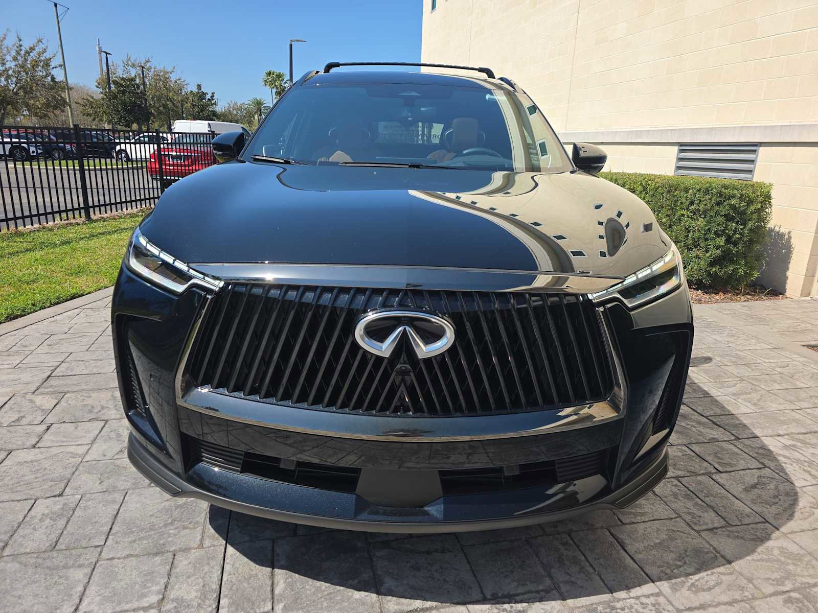 Certified 2026 INFINITI QX60 Autograph w/ Dark Cargo Package image 2