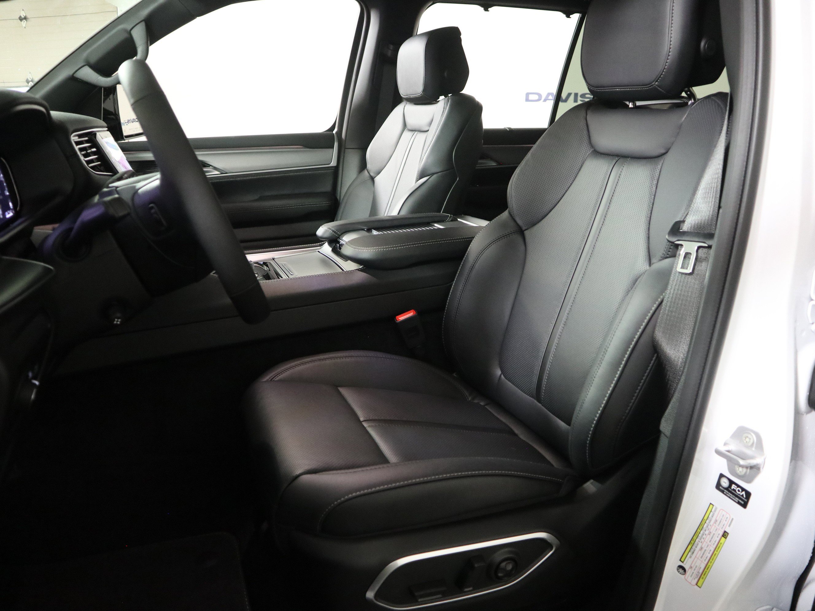 New 2025 Jeep Wagoneer Series III image 24