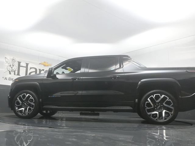 Used 2024 Chevrolet Silverado EV RST AWD/4WD image 5