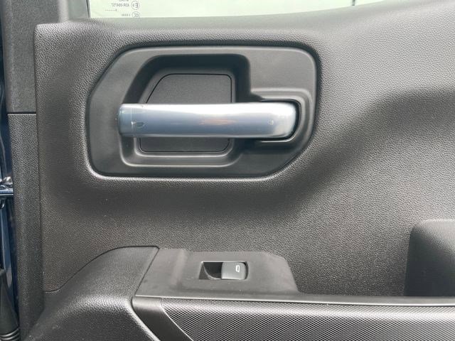 Used 2020 Chevrolet Silverado 1500 Custom w/ Custom Value Package AWD/4WD image 17