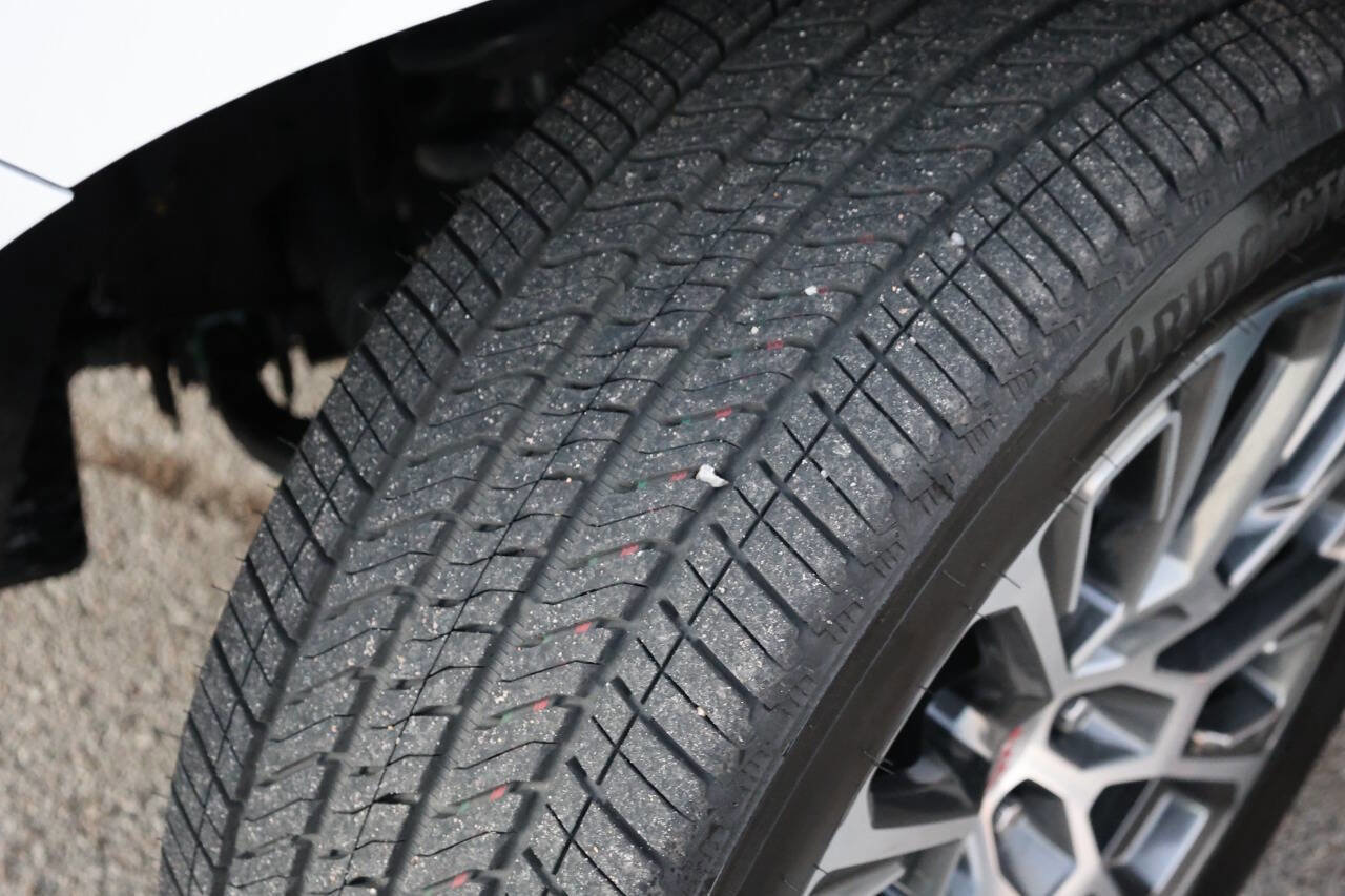 Used 2025 GMC Yukon XL Denali w/ Sun & Power Step Package image 26