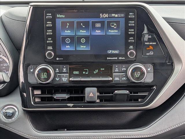 Used 2022 Toyota Highlander XLE AWD/4WD image 13