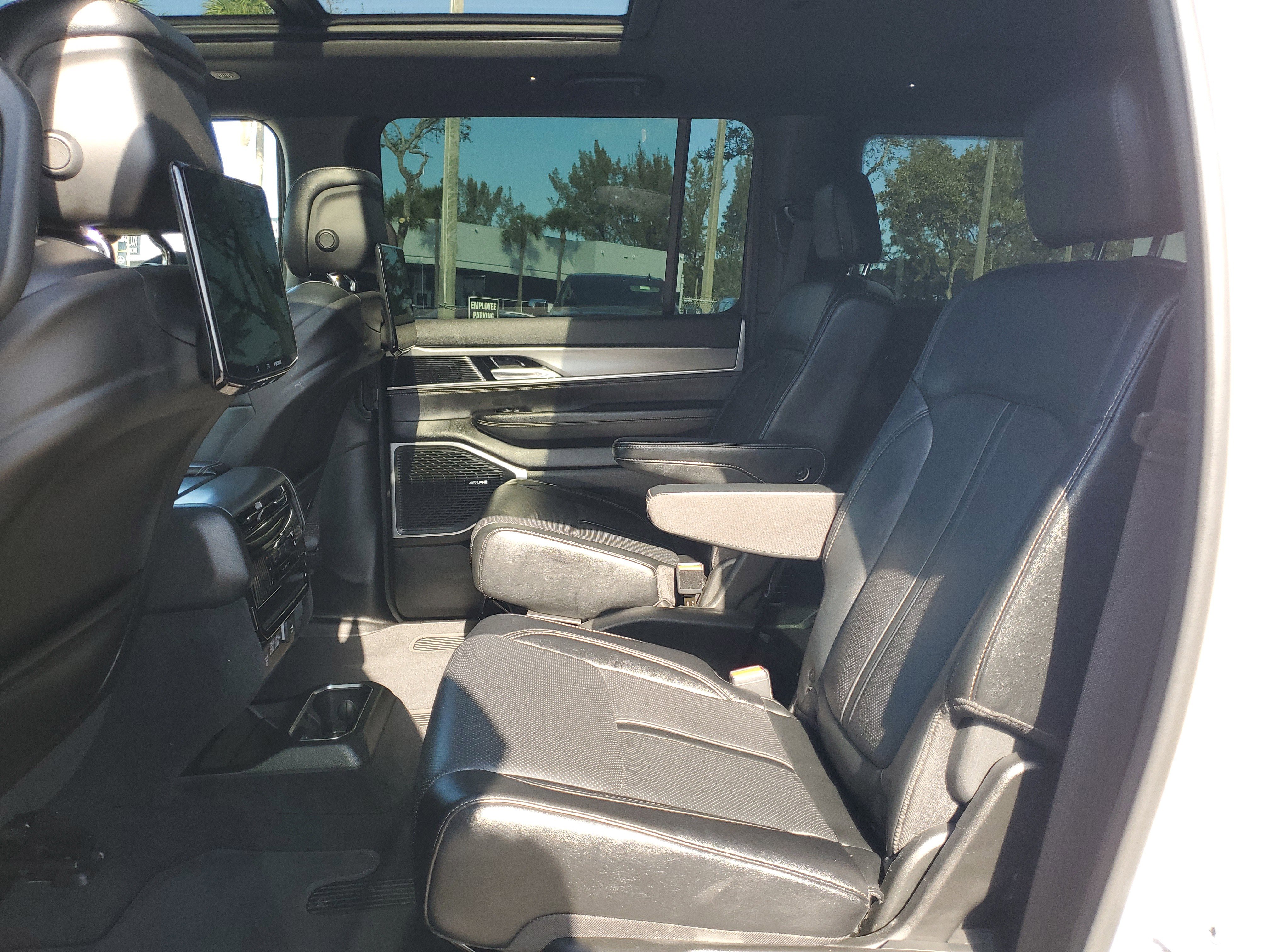 Used 2023 Jeep Wagoneer Series II image 15