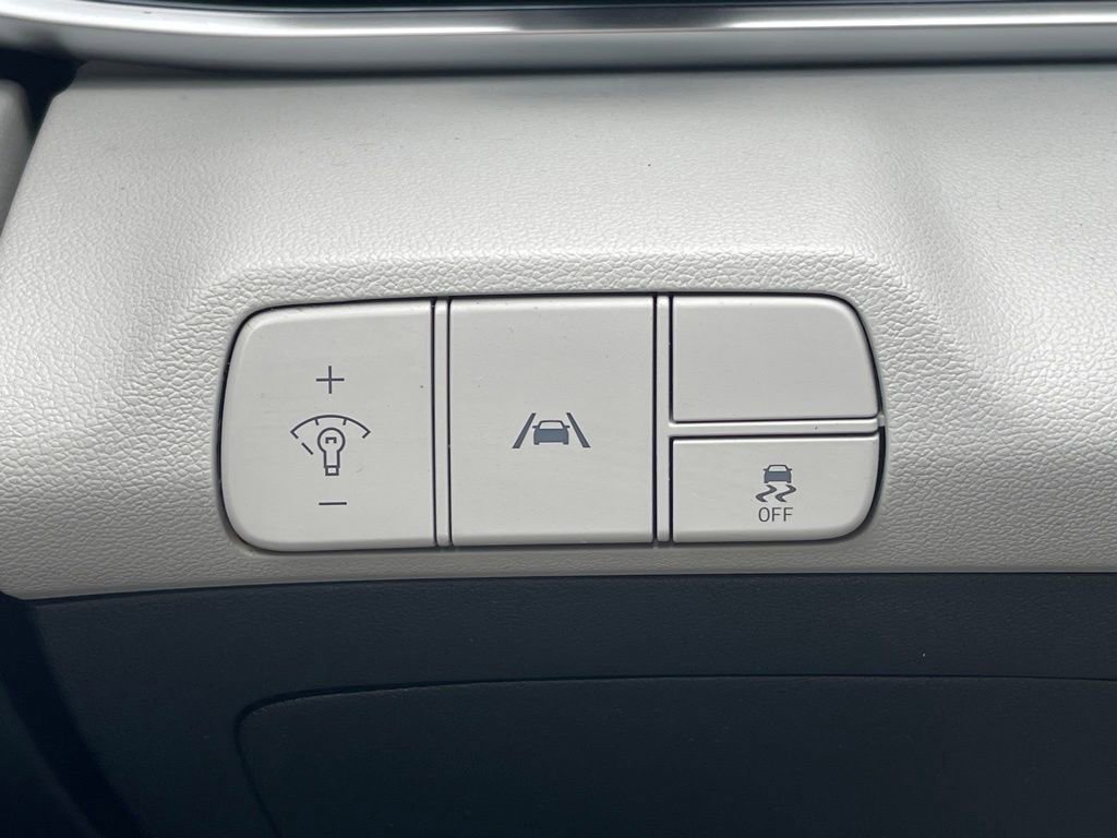 Used 2023 Hyundai Elantra Limited image 15