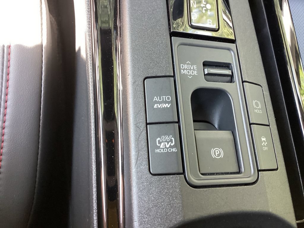 Used 2024 Toyota Prius Prime FWD image 17