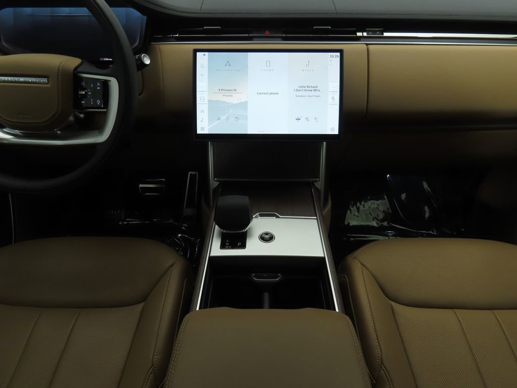 New 2025 Land Rover Range Rover SE image 13
