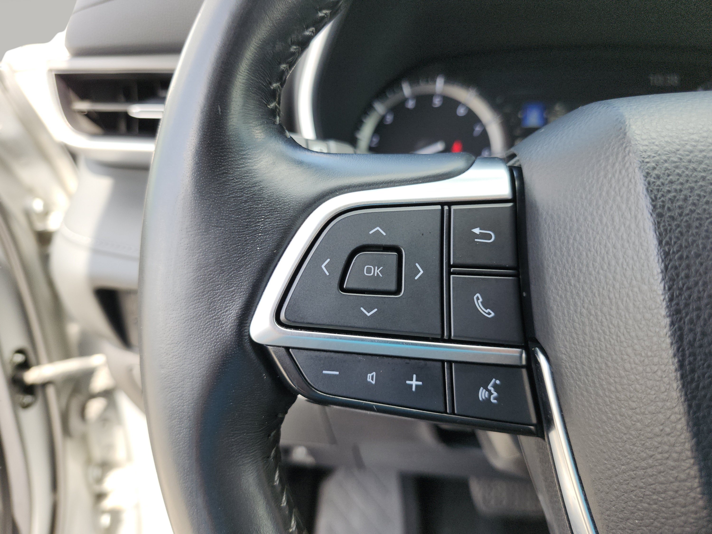Used 2021 Toyota Highlander XLE FWD image 30