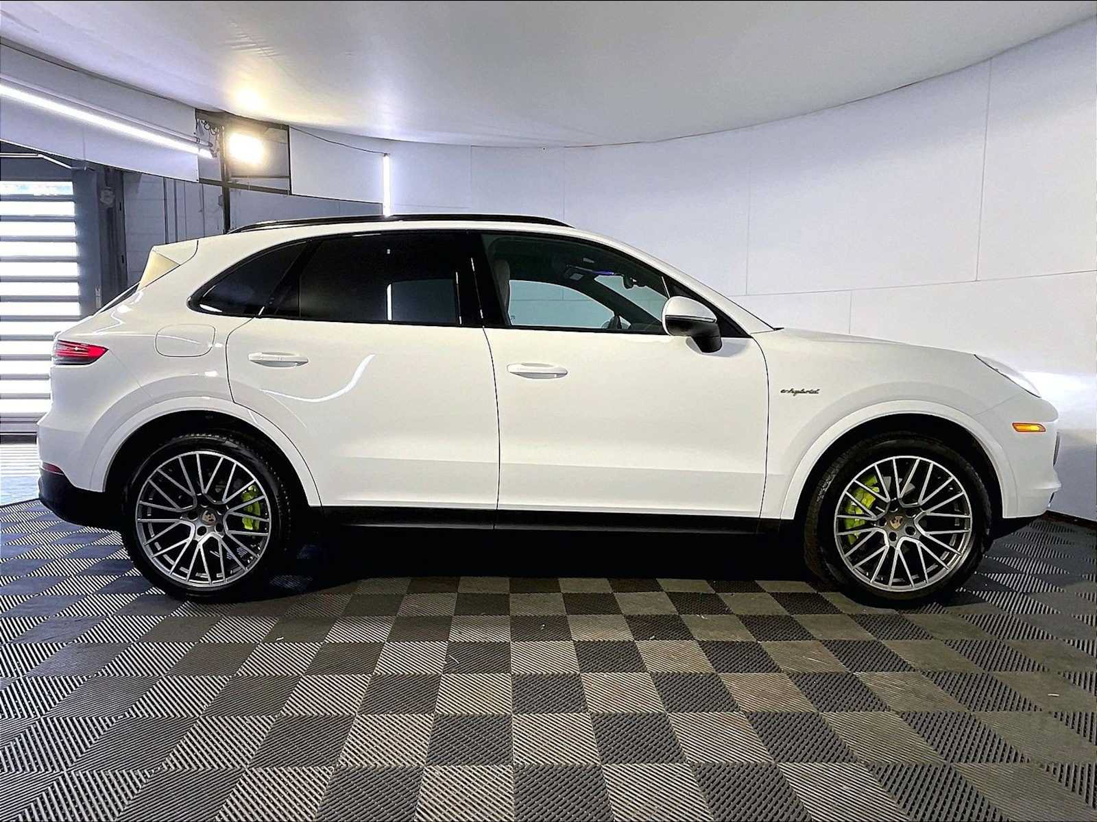 Certified 2023 Porsche Cayenne Platinum Edition AWD/4WD image 8