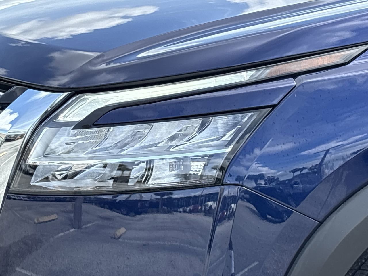 Used 2023 Nissan Pathfinder Platinum image 6