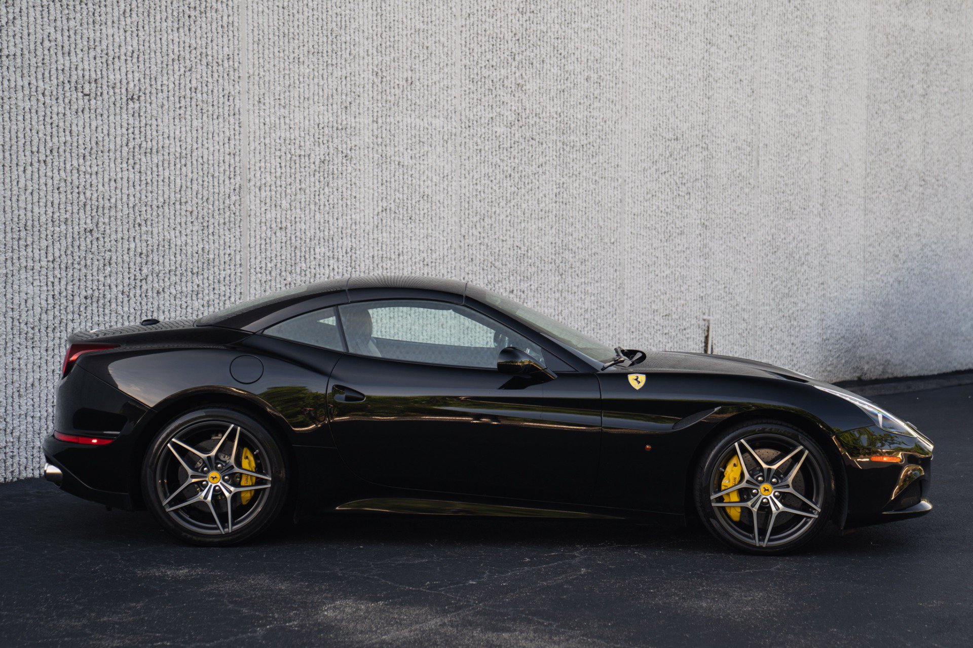 Used 2017 Ferrari California T RWD image 6