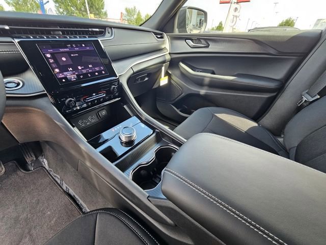 New 2025 Jeep Grand Cherokee L Laredo image 19