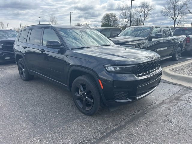 Used 2023 Jeep Grand Cherokee L Laredo AWD/4WD image 5
