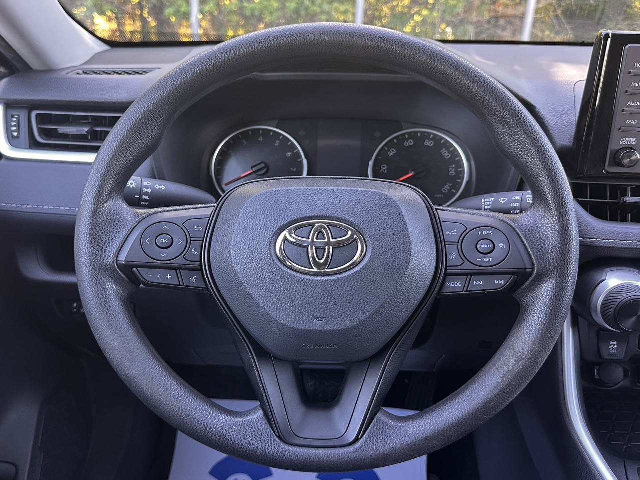 Used 2022 Toyota RAV4 LE FWD image 23
