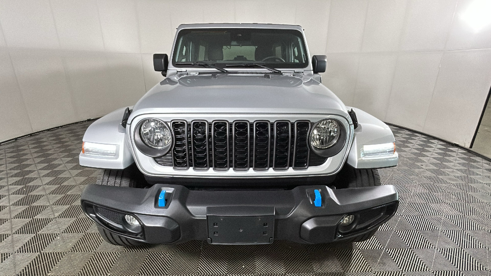 Used 2024 Jeep Wrangler Unlimited w/ Convenience Group AWD/4WD image 9