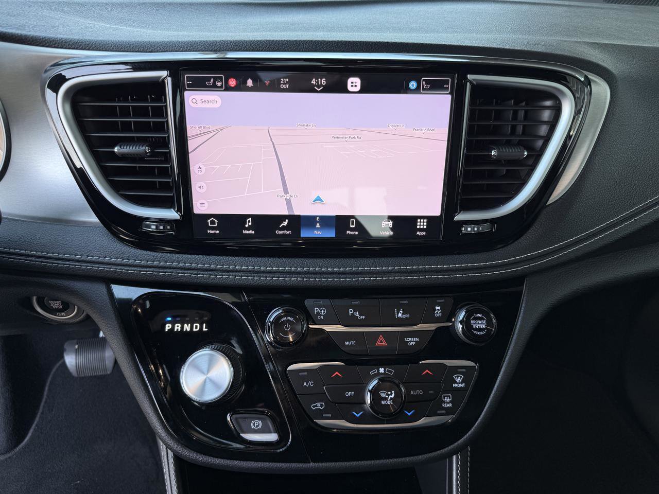 Used 2023 Chrysler Pacifica Limited w/ S Appearance Package FWD image 18