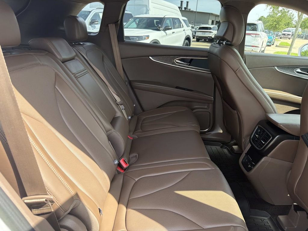 Used 2018 Lincoln MKX Reserve FWD image 9