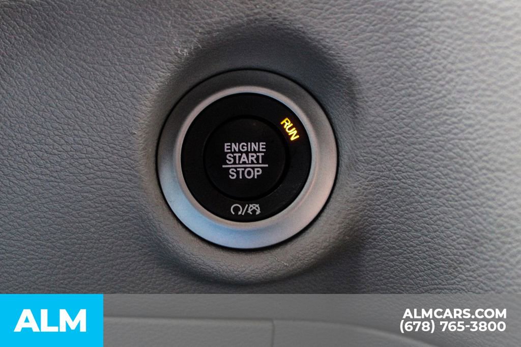 Used 2023 Chrysler Pacifica Touring-L image 30