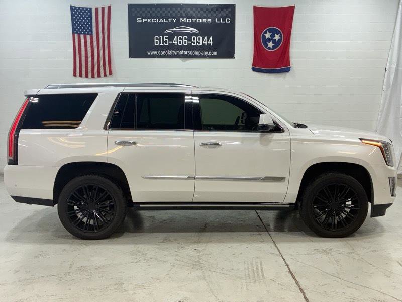 Used 2018 Cadillac Escalade Platinum AWD/4WD image 3