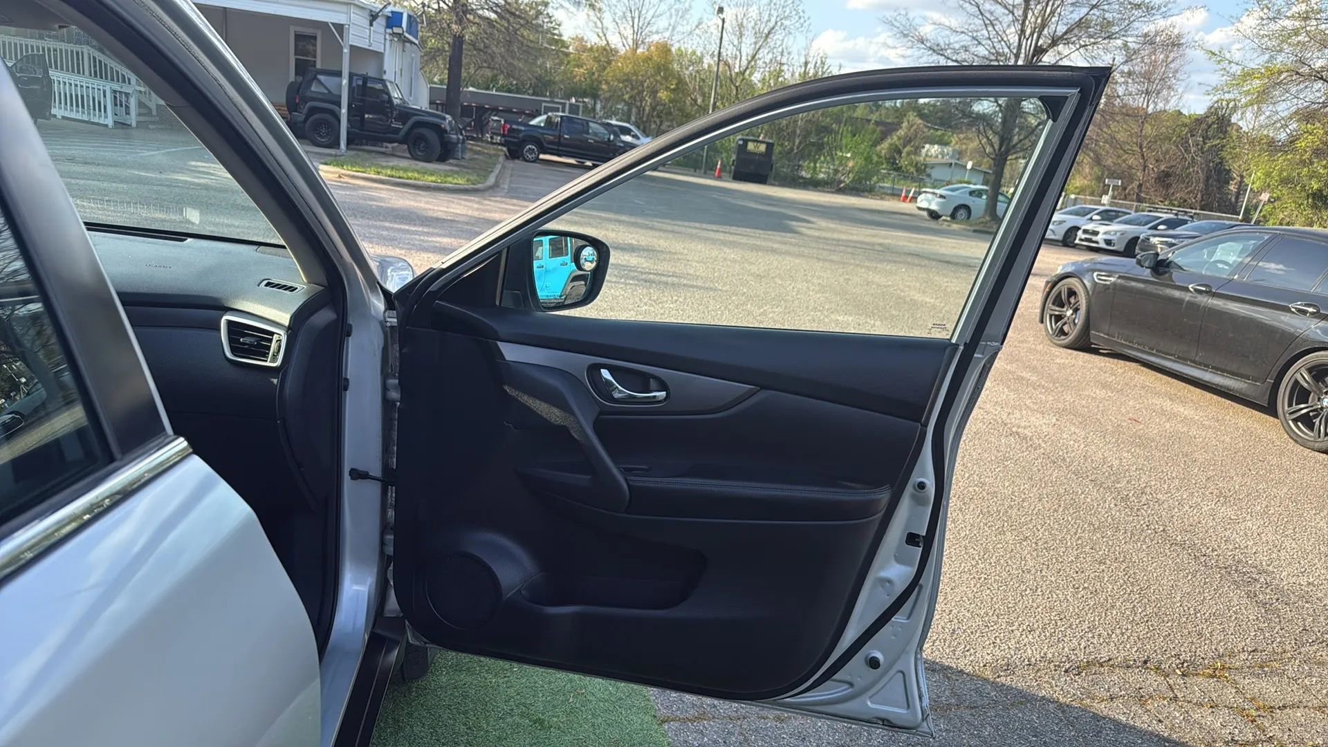 Used 2015 Nissan Rogue S image 24