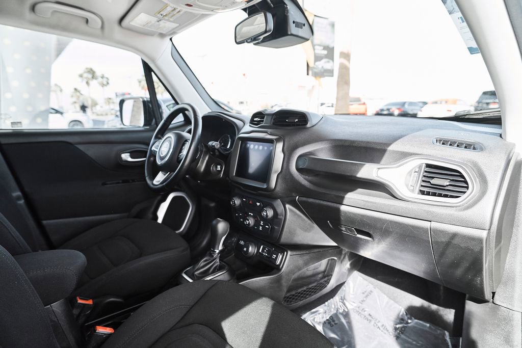 Used 2020 Jeep Renegade Latitude w/ UConnect 8.4 Nav Group AWD/4WD image 25