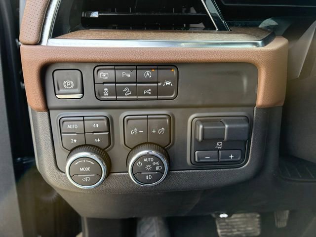 Used 2025 Chevrolet Tahoe High Country image 25