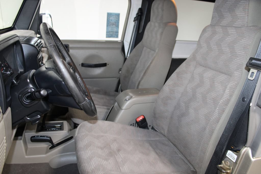 Used 2005 Jeep Wrangler Unlimited AWD/4WD image 17
