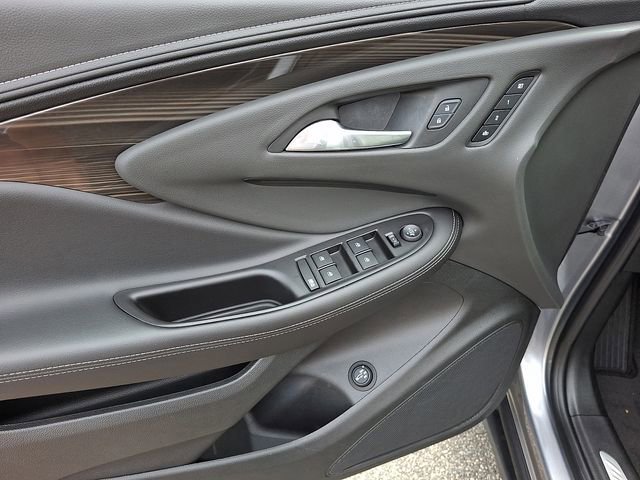 Used 2019 Buick Envision Essence image 23