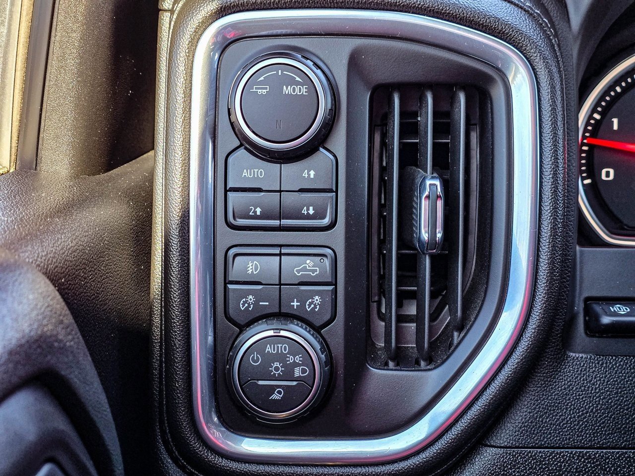 Used 2023 Chevrolet Silverado 3500 High Country w/ Technology Package image 32